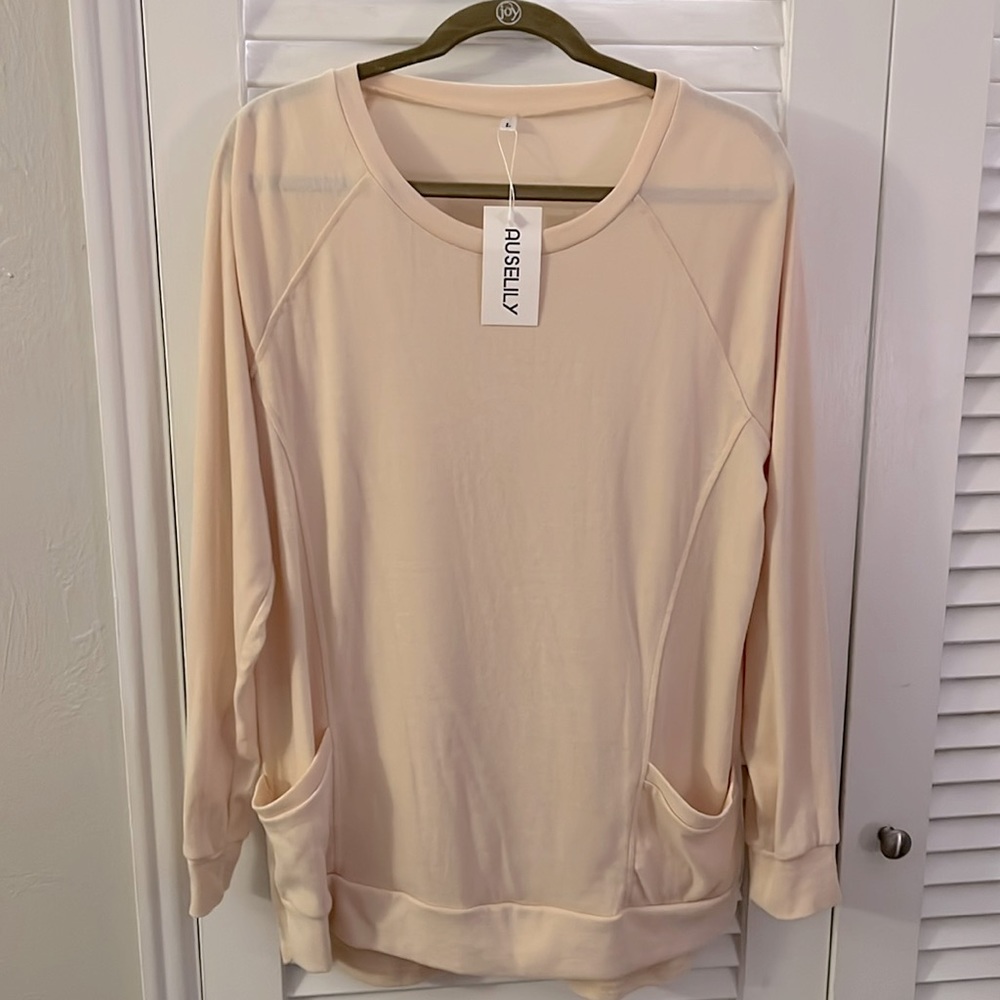 NWT Cream Tunic With Pockets